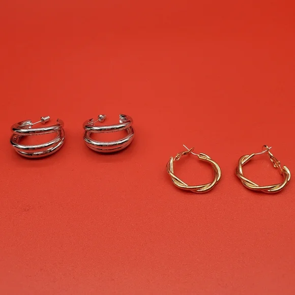⭐2 Pairs of Hoop Earrings - Picture 2 of 16